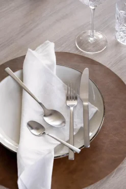 Kremmerhuset Dekkebrikke Josefine rund cognac| Duker, Spisebrikker, Brikker Og Løpere