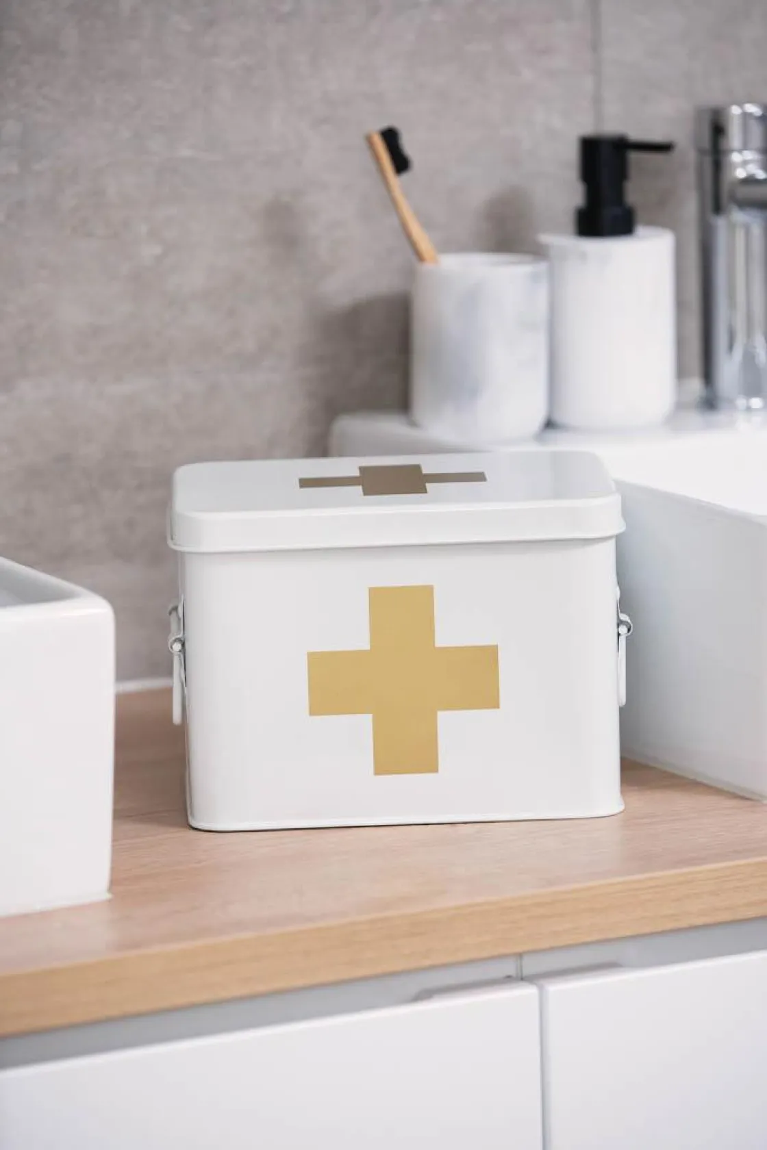 Kremmerhuset Førstehjelpskrin hvit| Bokser|Oppbevaring Og Kurver