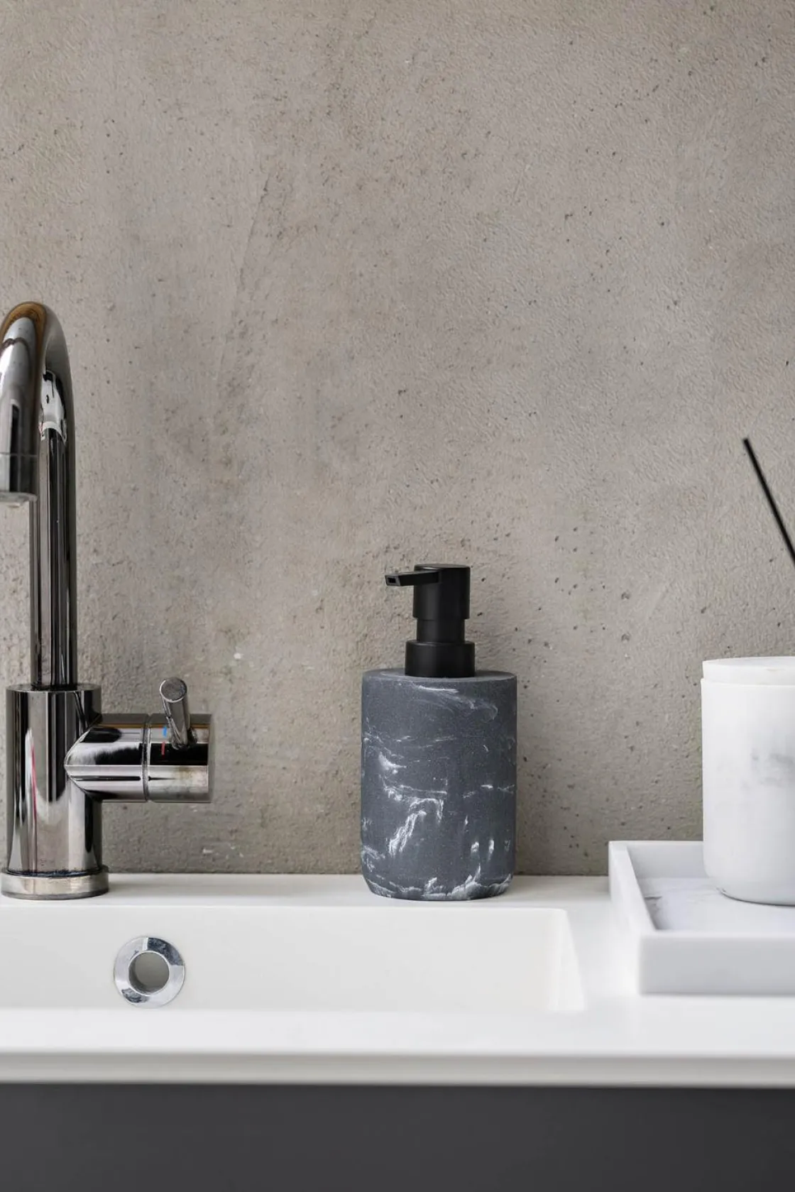 Kremmerhuset Såpepumpe marmor sort| Baderomsartikler