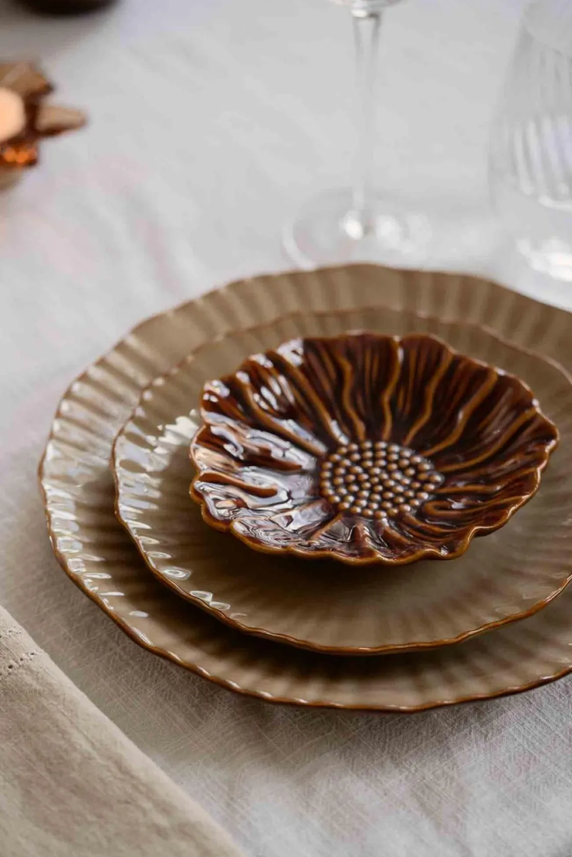 Kremmerhuset Tallerken Bloom flower 15cm Cognac| Servering|Servise